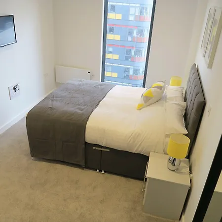 Quay Apartments Manchester-3